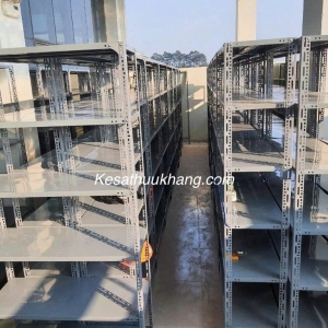 khoang-cach-loi-di-giua-2-day-ke-kho-bao-nhieu-la-chuan-huu-khang